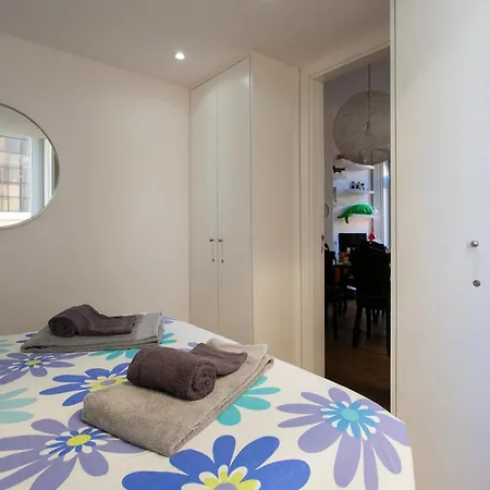 Joivy Stunning Design In Chiado Apartment Lisbon