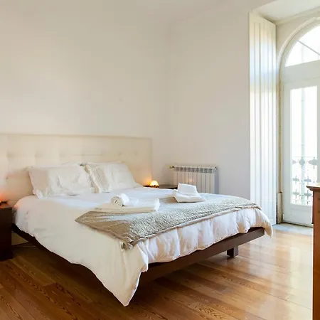 Joivy Stunning Design In Chiado Apartment *