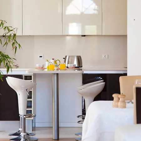 Joivy Stunning Design In Chiado Apartment *