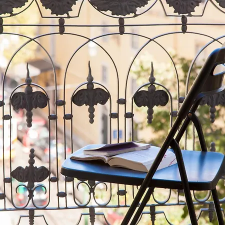 Joivy Stunning Design In Chiado Apartment Lisbon